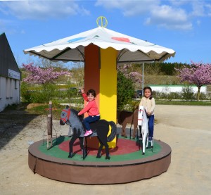 Superbe manège entièrement réalisé par nos bénévoles ! 