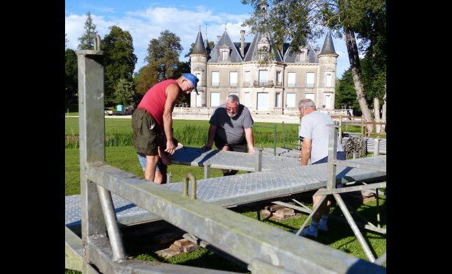 Les bénévoles montent la garde…