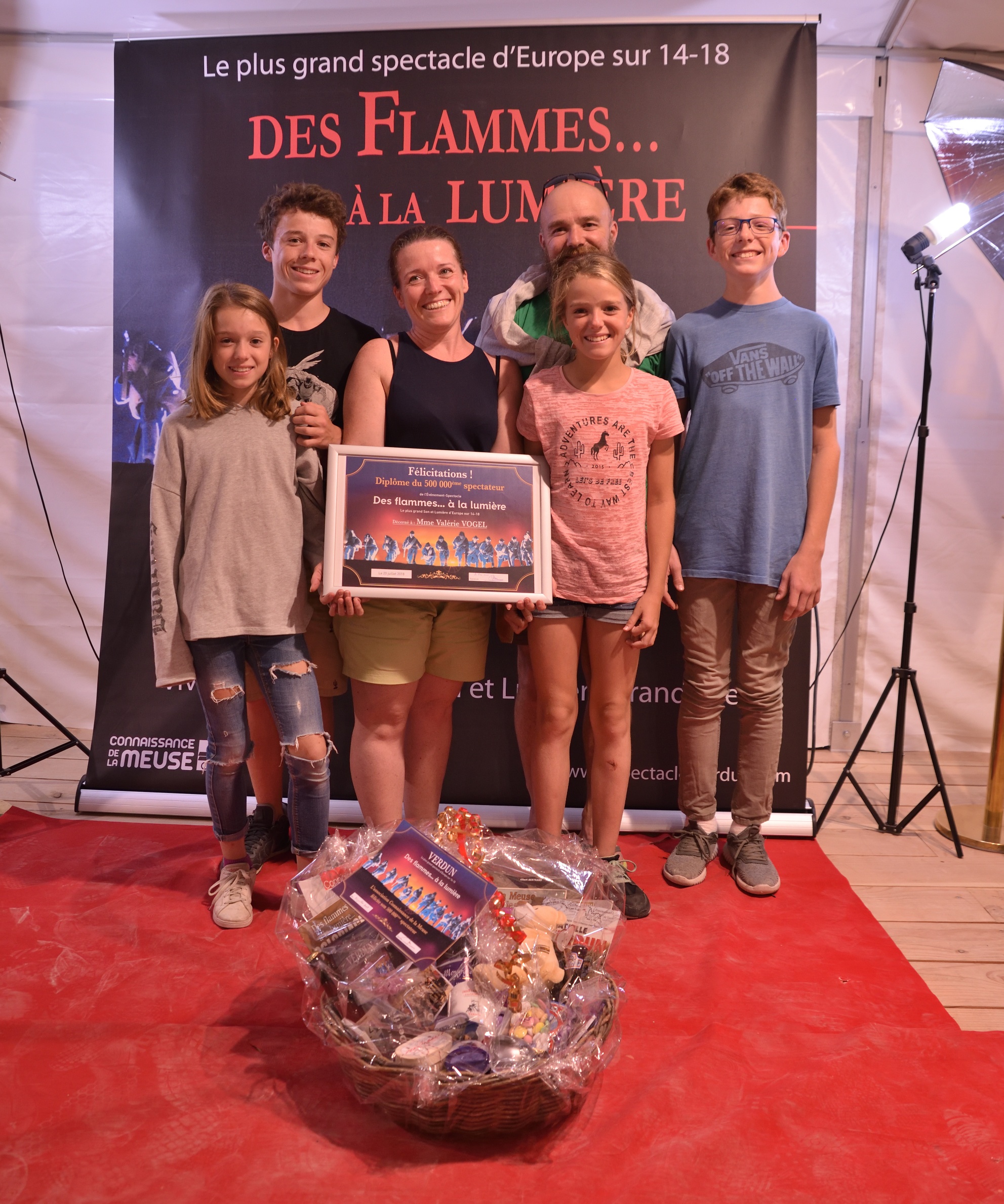 Connaissance de la Meuse félicite son 500 000 ème spectateur, une famille venue du Gard !