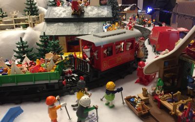 Les Playmobil® d’Arnaud Baton composent de jolies scènes de vie.