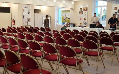 Salle de conférence (200m²) entièrement équipée pour vos réunions (présentations de produits, séminaires, conférences, journées d´études…).