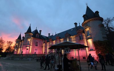 Si l’événement était initialement prévu ces trois derniers week-ends du mois de novembre, Connaissance de la Meuse a, en raison du contexte sanitaire, décidé d’organiser sa Saint-Nicolas au château de Thillombois… en mars prochain. Pour patienter, retour en images sur les précédentes éditions.