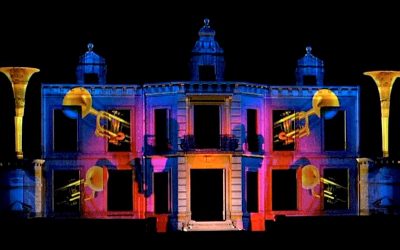 Danses des pierres – Mapping sur la façade du château de Thillombois – Conception – réalisation : Jean-Luc Hervé Les orpailleurs de lumière.