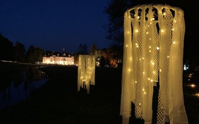 La deuxième édition de La Balade merveilleuse orchestrée par l’association Connaissance de la Meuse a débuté ce week-end. Les animations lumineuses et autres tableaux vivants sont encore à retrouver le week-end prochain dans le parc du château de Thillombois.