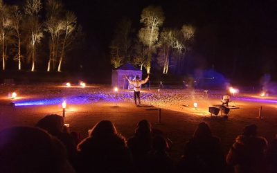 Saint Nicolas vous embarquera, dans des tableaux spectaculaires de pyrotechnie,  faire un petit tour du monde.