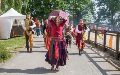 Six artistes de la compagnie Arcadia se produiront autour du château
